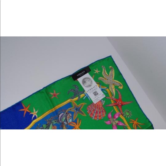 VERSACE TRESOR DE LA MER PRINT SILK SCARF SIZE OS - Picture 5 of 12